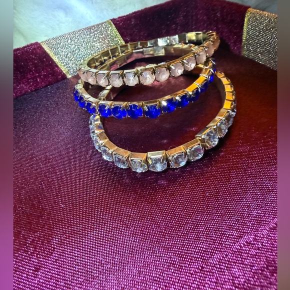 Elegant Gold Tone and Crystal Stretch Bracelet Set - Picture 2 of 7